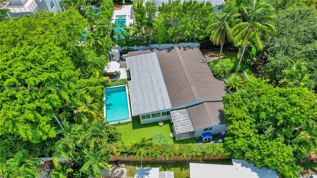 Foto del edificio - 285 Glenridge Rd