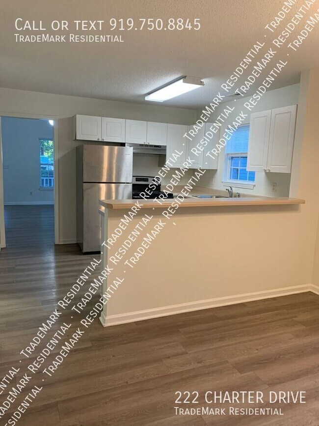 Foto del edificio - 222 Charter Dr