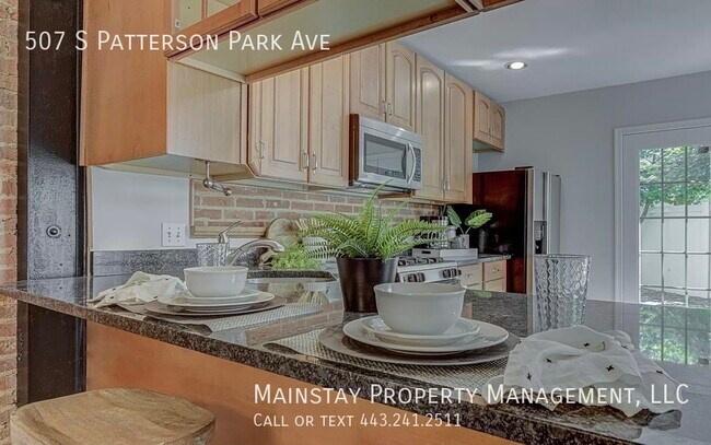 Building Photo - 3 Bedroom Rowhome with Rooftop Deck, Patio...