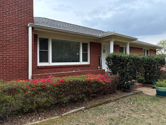 Building Photo - 6946 Hickory View Ln