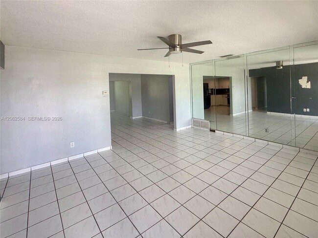Foto del edificio - 7710 NW 5th St