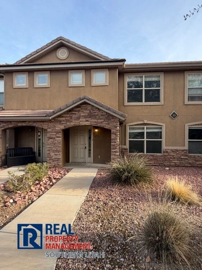 Building Photo - 3155 S Hidden Valley Dr