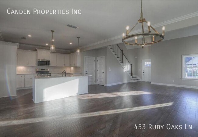 Foto del edificio - 453 Ruby Oaks Ln