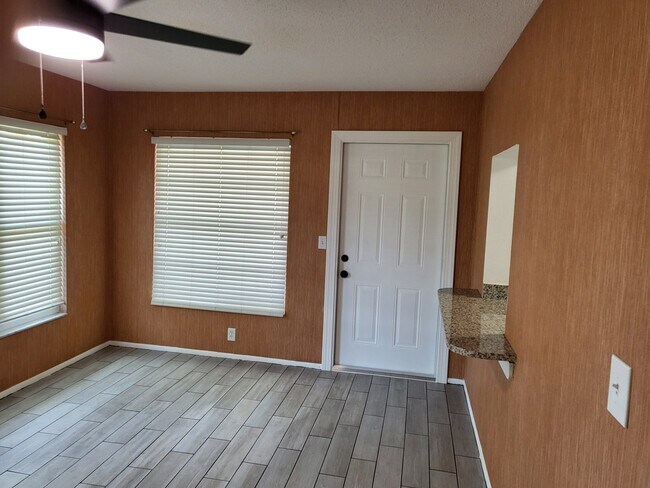 Foto del edificio - 4210 Oak Ln