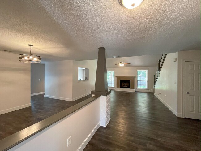 Building Photo - 5851 Calumet Dr
