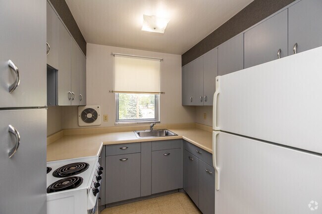 1 habitación, 1 baño - 536 pies cuadrados - Cocina - Kenwood Manor Apartments