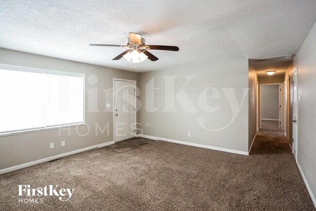 Building Photo - 439 Fox Cir