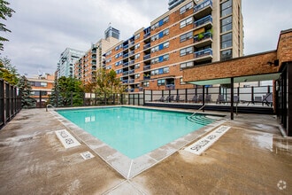 Building Photo - 71-171 McCaul St