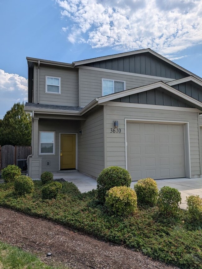 Building Photo - 3610 Phantom Way