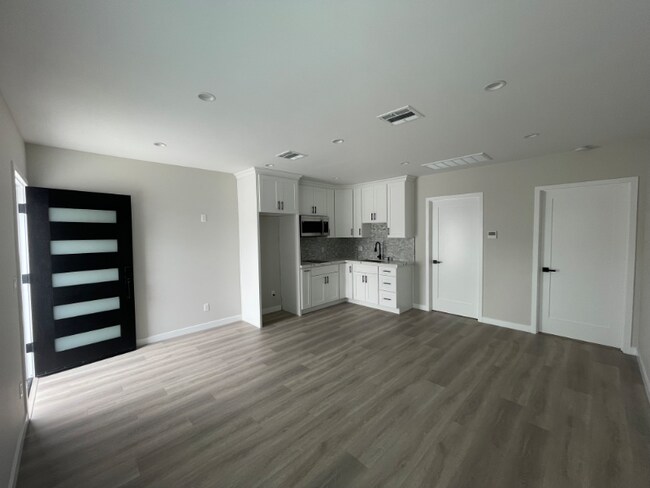 Foto del edificio - 8683 Haddon Ave