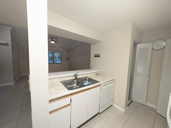 Foto del edificio - 520 S Park Rd