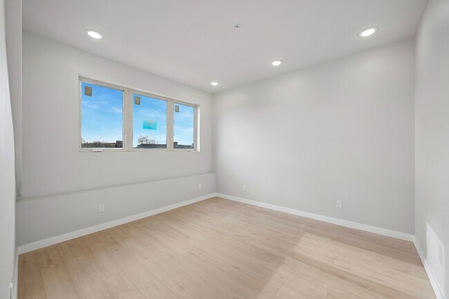 Foto del edificio - 3727 Baring St