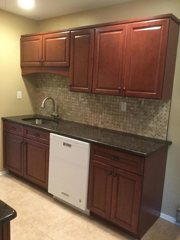 38 Meadow Green Cir, Manalapan Township, NJ 07726 House Rental in