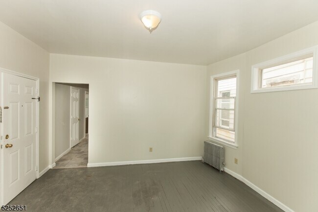 Building Photo - 428 Avon Ave