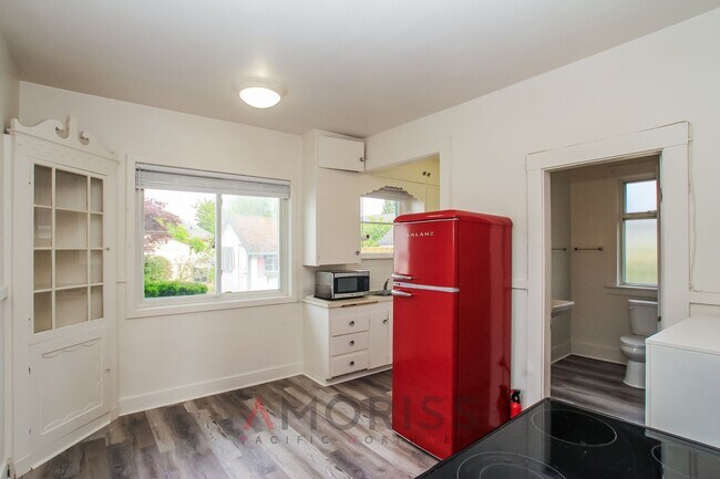 Building Photo - Cozy 2-Bedroom Home in Tacoma's Eastside — Move-In Ready!