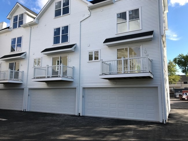 Exterior - 154 Myrtle Ave