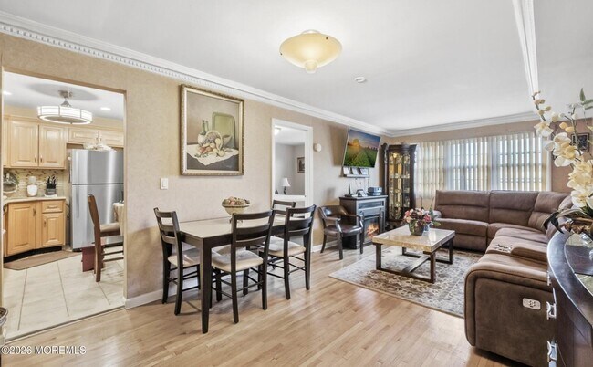 Foto del edificio - 390 College Dr E