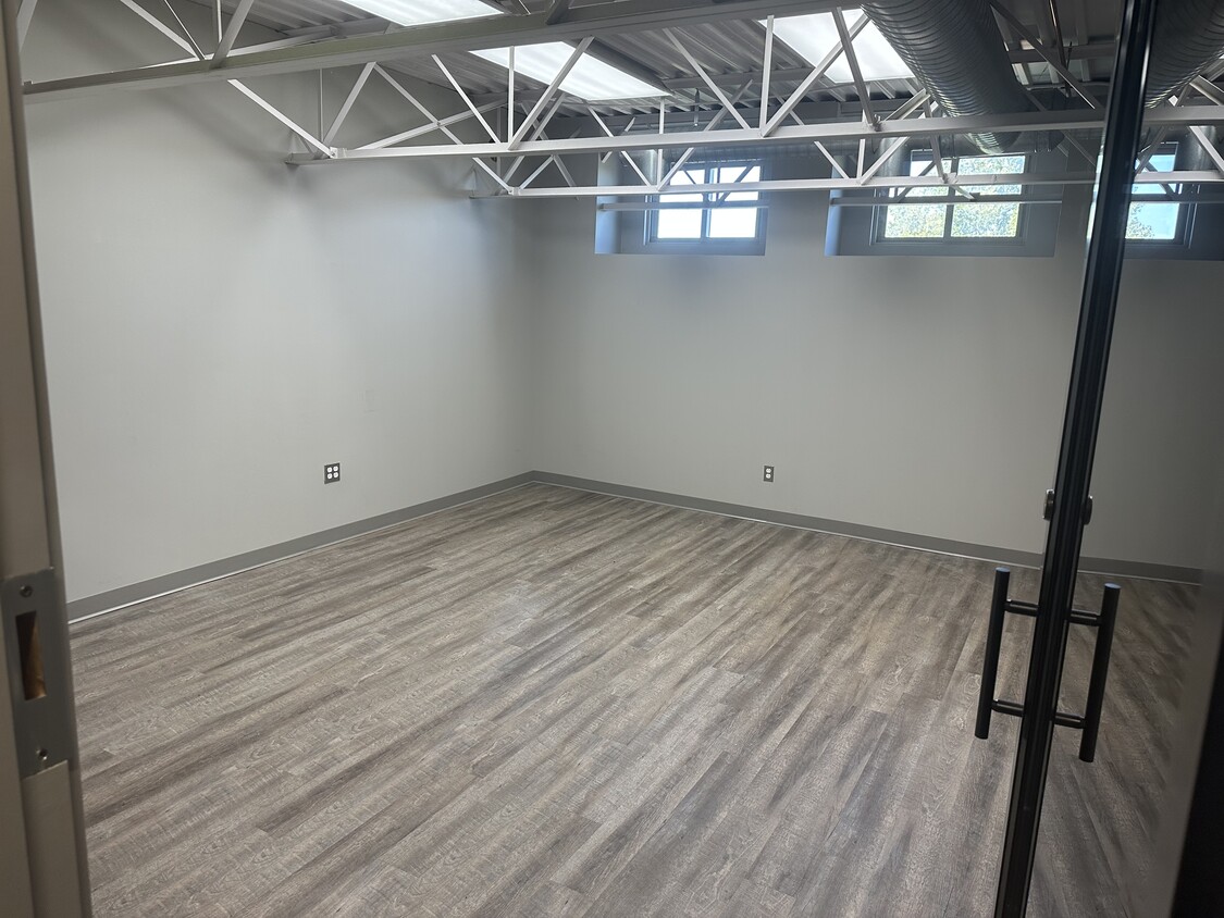 Building Photo - 2150 Oriskany St W