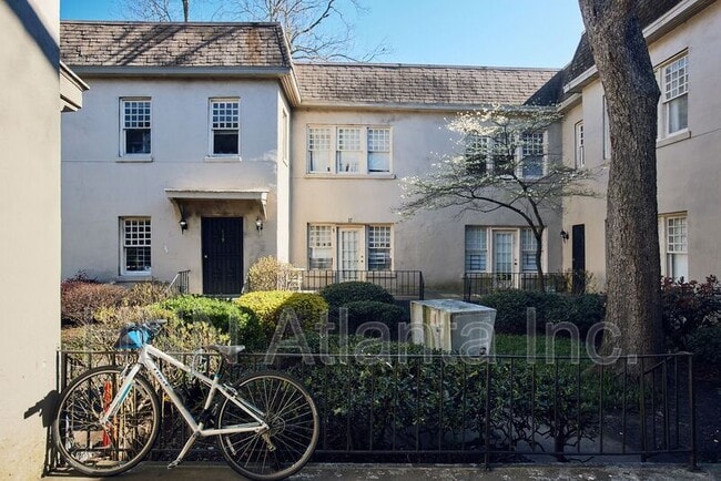Foto del edificio - 439 N Highland Ave NE