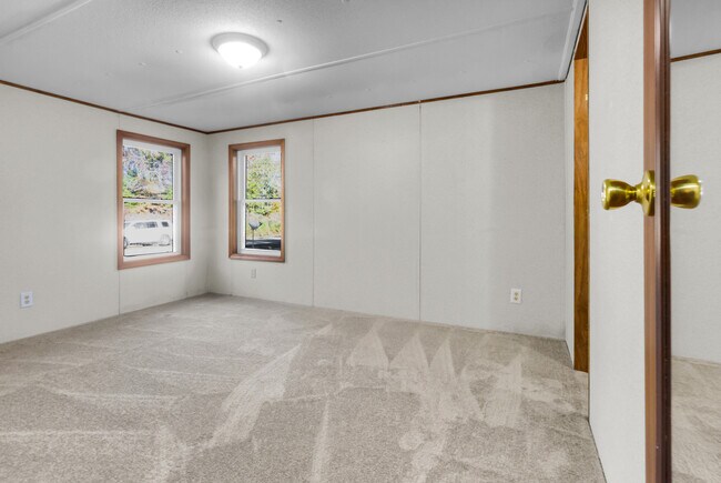 Foto del edificio - 220 Tree Ln