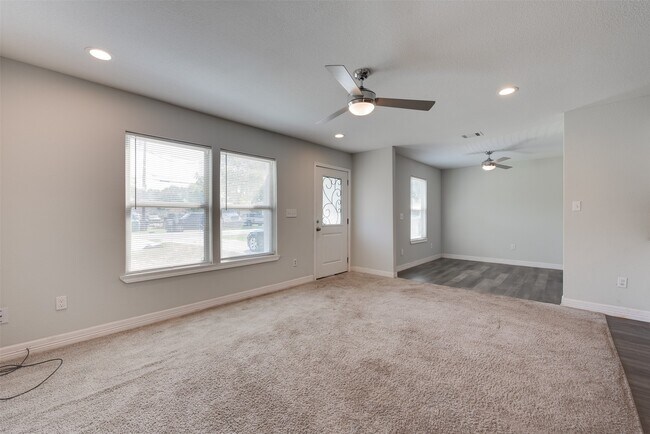 Foto del edificio - 7601 Springdale St