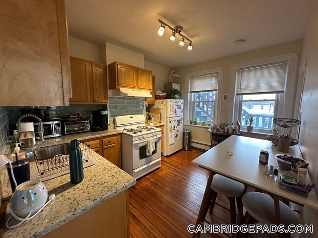 Foto del edificio - 1056 Cambridge St