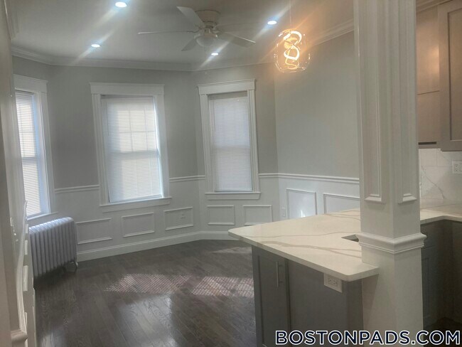 Building Photo - 1572 Commonwealth Ave