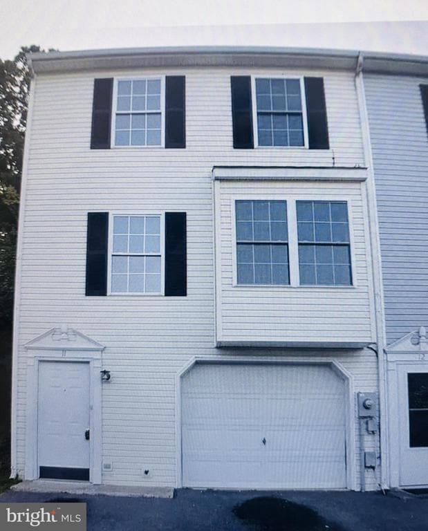 Building Photo - 11 Morningstar Dr