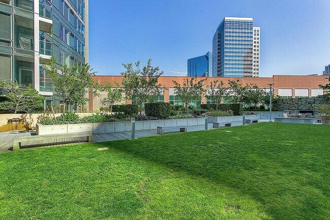 Foto del edificio - 500 106th Ave NE
