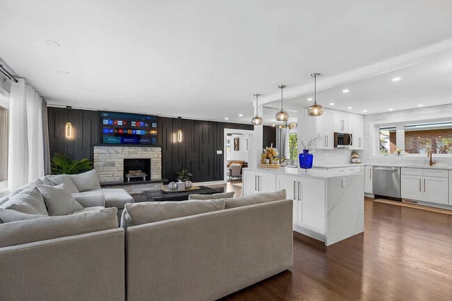 Building Photo - 7018 Le Claire Ave