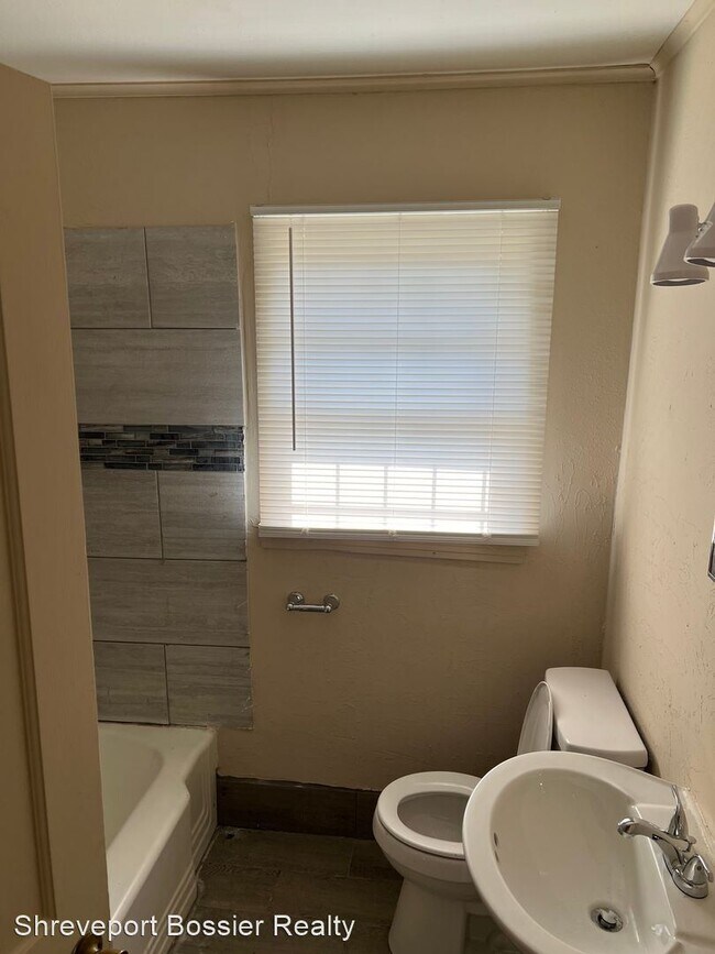 Foto del edificio - 3 br, 1.5 bath House - 261 E. Jordan St