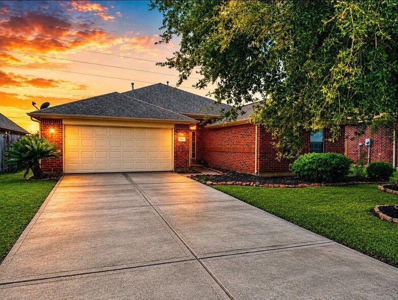 Photo - 810 Hollyhock Drive Unit