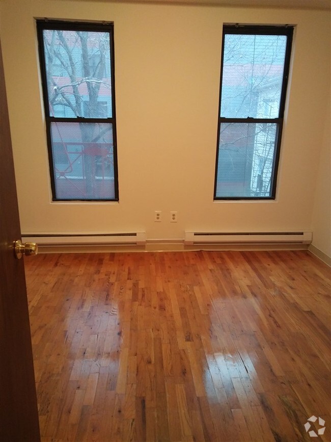 Building Photo - 1409 Grand St