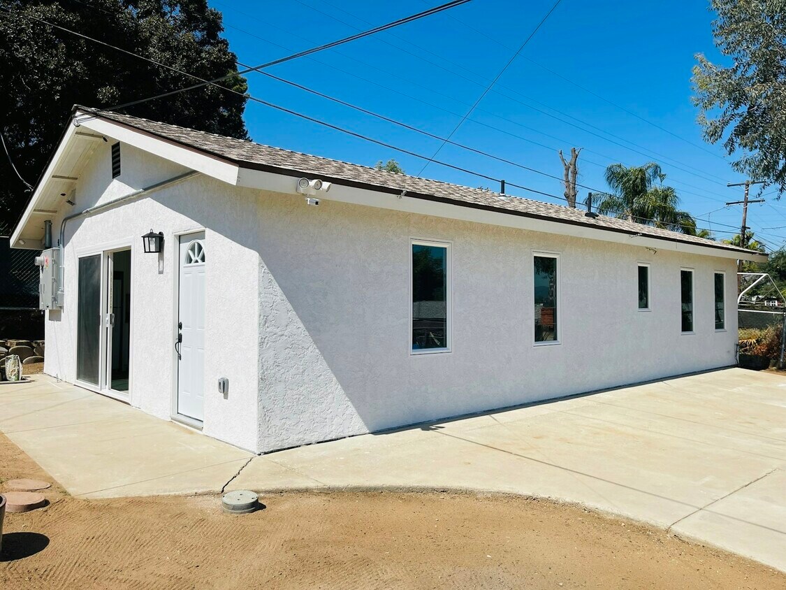 Primary Photo - 1180 Flamingo Ave