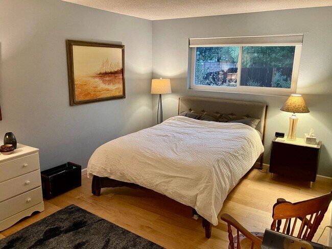 Foto del edificio - Stylish 3BR/2BA Single-Level Home — Lease Takeover