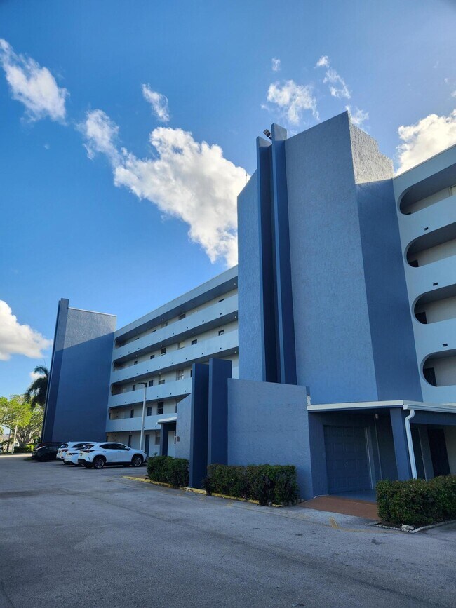 Foto del edificio - 5301 NW 2nd Ave