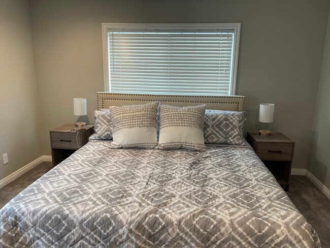 Building Photo - 280 Cliff Dr