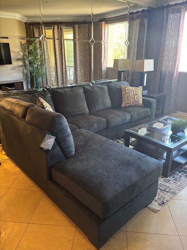 Building Photo - Meridian Furnished 2 Bd / 2 Ba Luxury Condo - Resort Style Living.