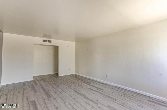 Building Photo - 40 E Fairmont Dr
