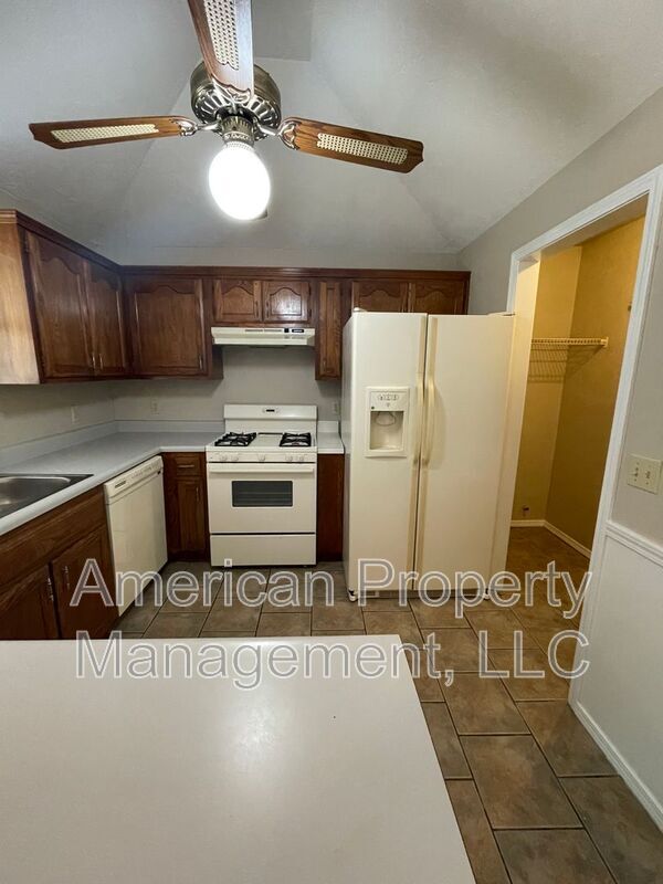 Building Photo - 9804 N 107th E Ave