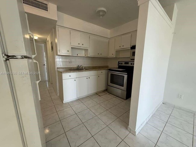 Foto del edificio - 7917 West Dr