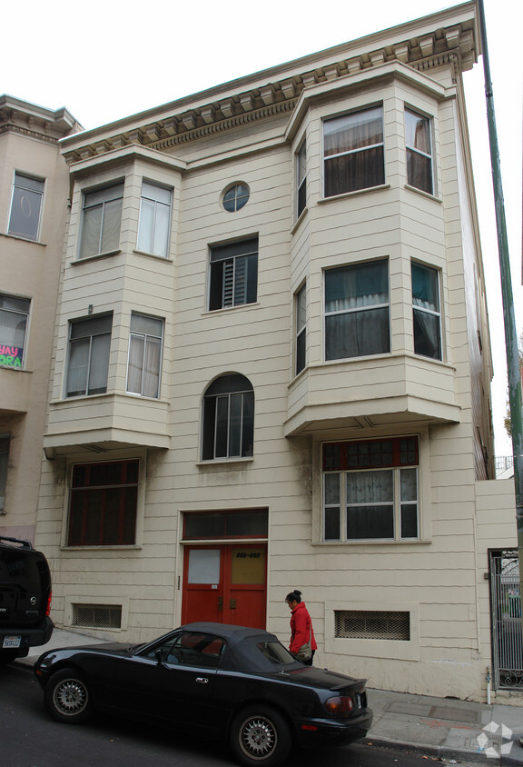 Primary Photo - 858-868 Broadway St