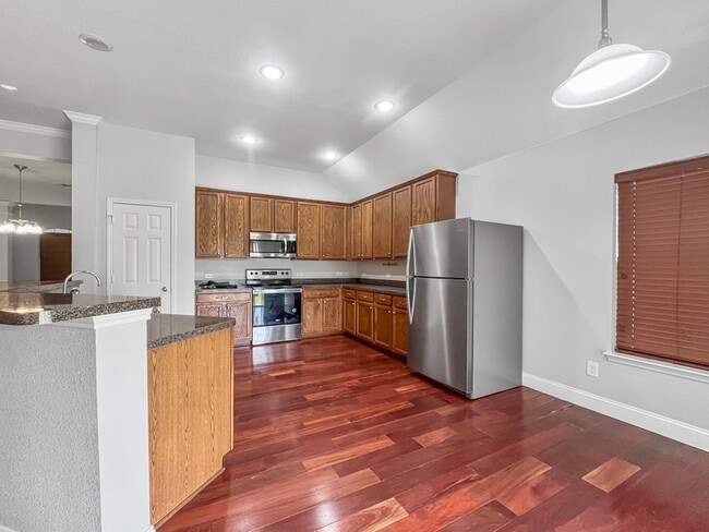Building Photo - 502 Azalea Dr