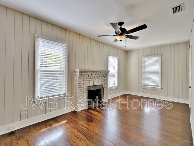 Foto del edificio - 2017 Reed Ave