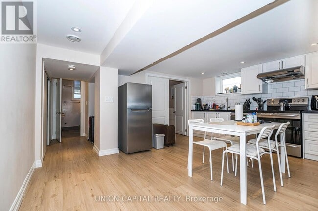 Building Photo - 40 Peveril Hill N