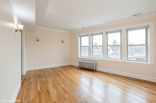 Building Photo - 1745 W 91st St