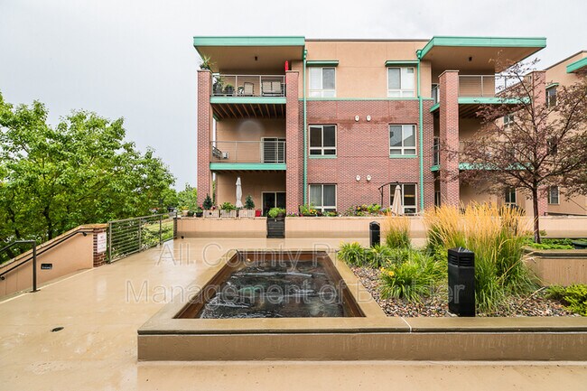 Foto del edificio - 1053 W Century Dr