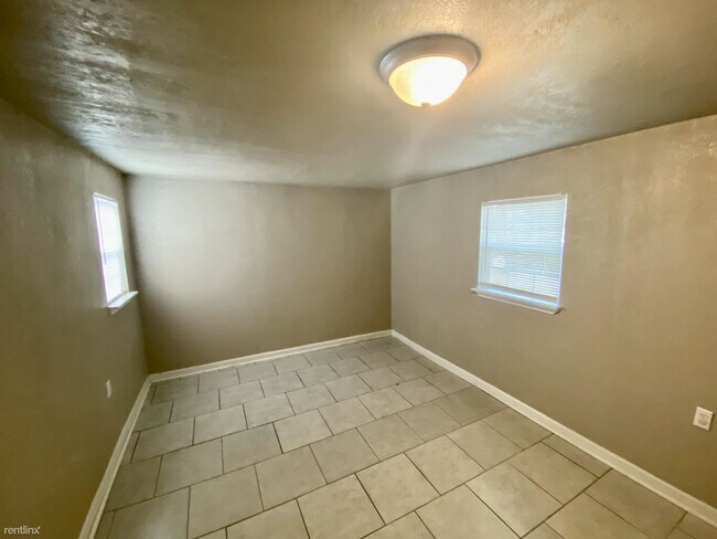 Foto del edificio - 5 br, 2 bath House - 130 E Ruby Rd