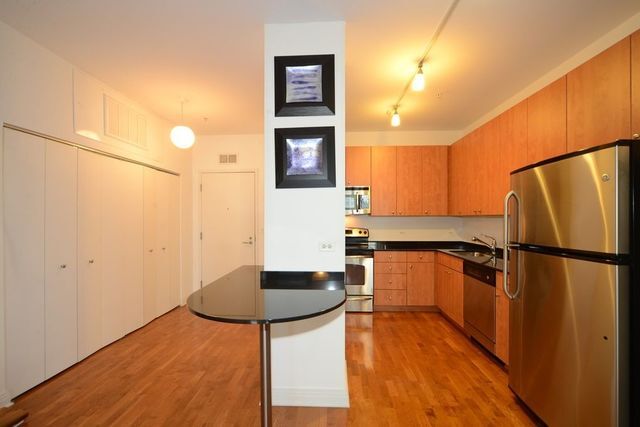 Foto del edificio - 565 W Quincy St