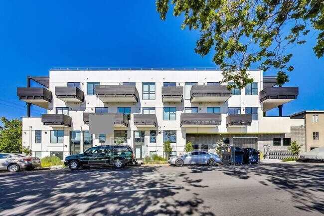 Building Photo - 950 63rd St